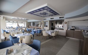 Breakfast, lunch, dinner served; Greek cuisine  - Philoxenia Hotel (Chalcis)