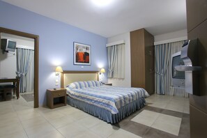 In-room safe, soundproofing, iron/ironing board, free cots/infant beds - Philoxenia Hotel (Chalcis)