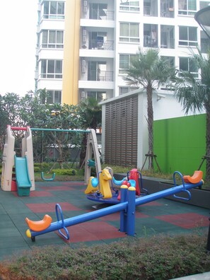 Zona de juegos infantil al aire libre