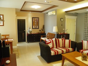 Apartment, 3 Bedrooms | Sala de estar | Televisión, reproductor de DVD, estación para iPod y computadora