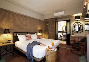 Deluxe Double Room | Minibar, in-room safe, blackout drapes, free WiFi