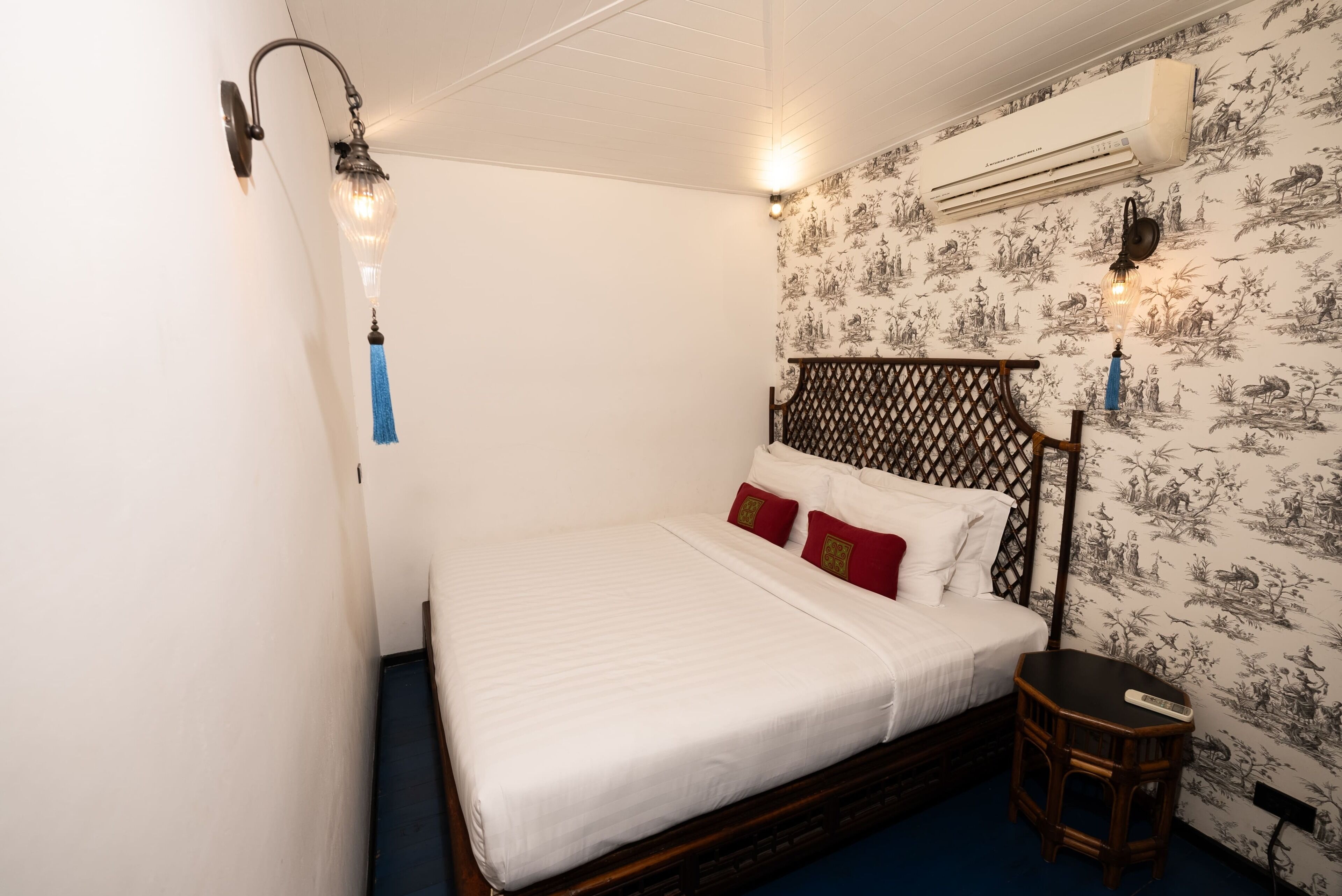 family room | 1 bedroom, minibar, in-room safe, blackout curtains