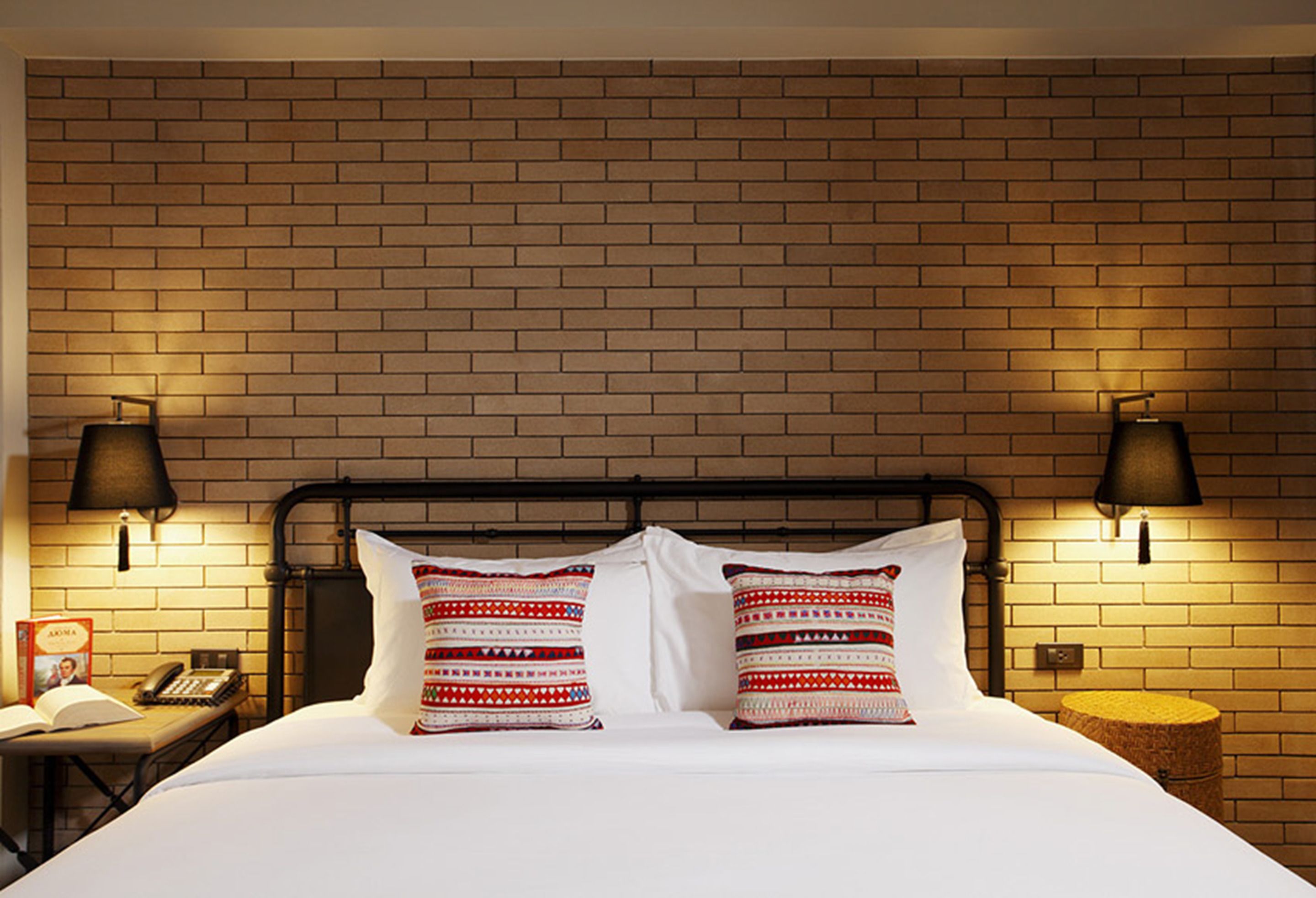 deluxe double room | 1 bedroom, minibar, in-room safe, blackout curtains