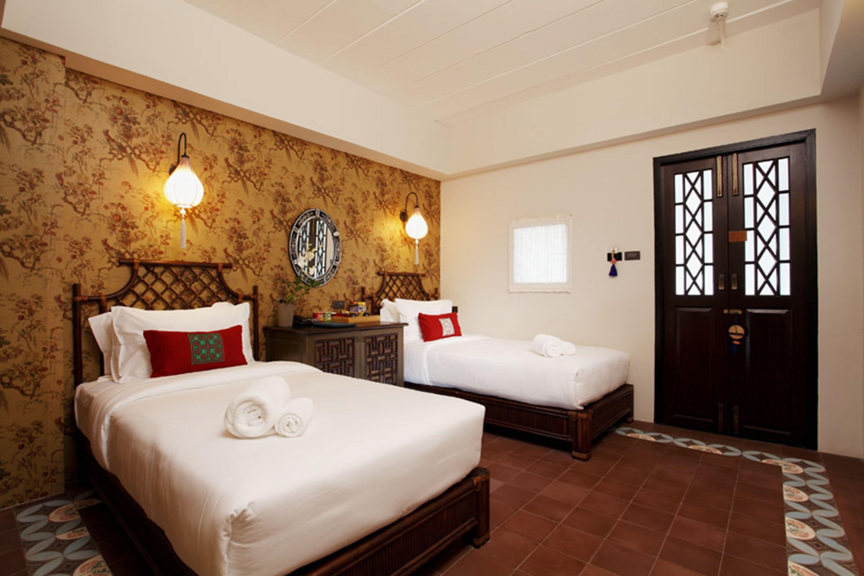 deluxe twin room | 1 bedroom, minibar, in-room safe, blackout curtains