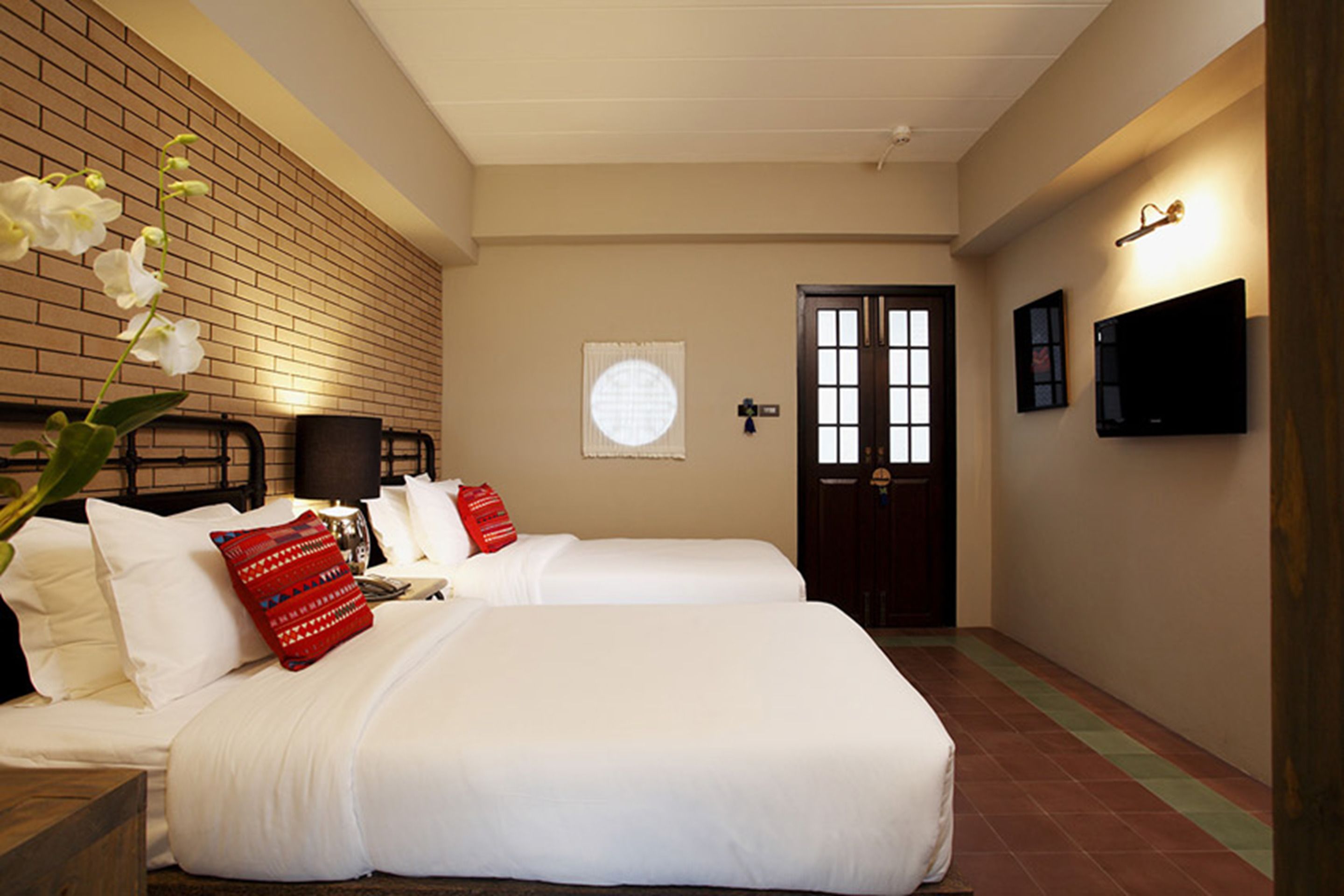 deluxe twin room | 1 bedroom, minibar, in-room safe, blackout curtains