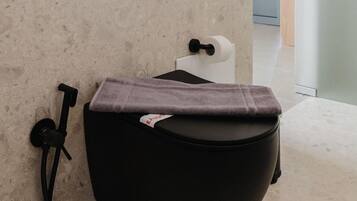 Wellness Retreat Suite with Private Pool & Sea View | Bathroom | Shower, hydromassage showerhead, free toiletries, hair dryer