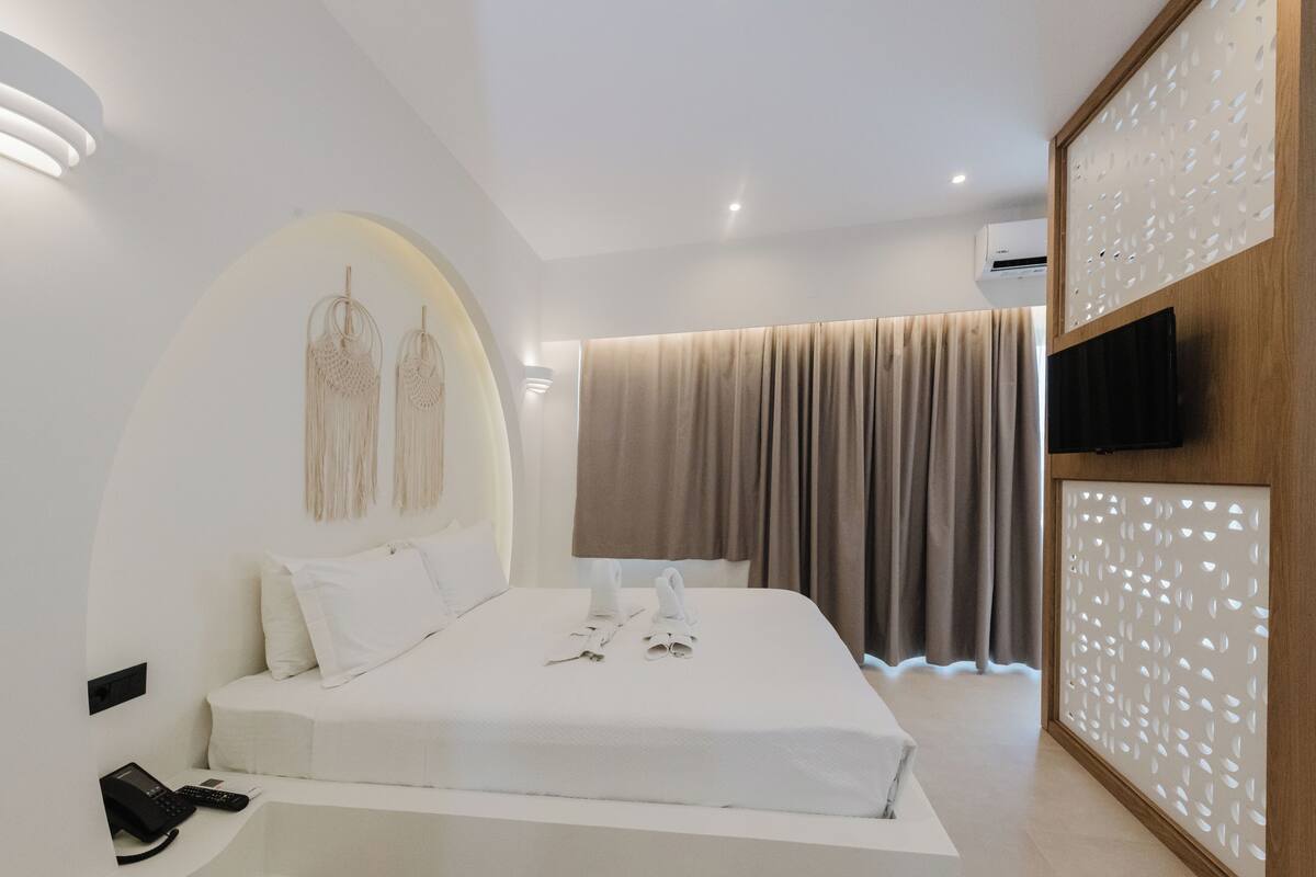 1 bedroom, memory-foam beds, in-room safe, individually decorated
