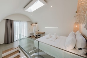 Memory foam beds, in-room safe, individually decorated - Evexia Boutique Hotel & Spa (Chania)