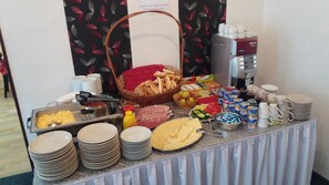 Breakfast, lunch and dinner served  - Hotel Pyramida (Brno)