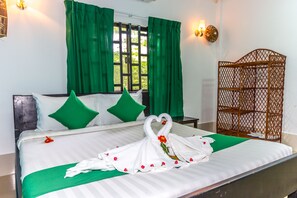 Shower, free toiletries, hair dryer, slippers - Angkor Pal Boutique Hotel (Siem Reap)