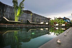 Udendørs pool, liggestole