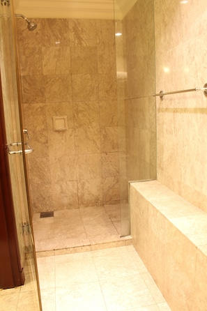 Regadera en el baño