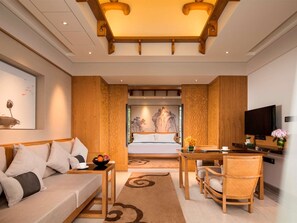 Premium bedding, down duvets, minibar, in-room safe - Banyan Tree Huangshan (Huangshan)