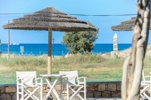 Outdoor dining - Plaka Hotel I (Naxos)