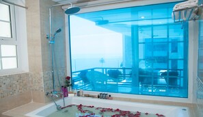 Shower, hydromassage showerhead, designer toiletries, hair dryer - Pavillon Garden Hotel & Spa (Nha Trang)