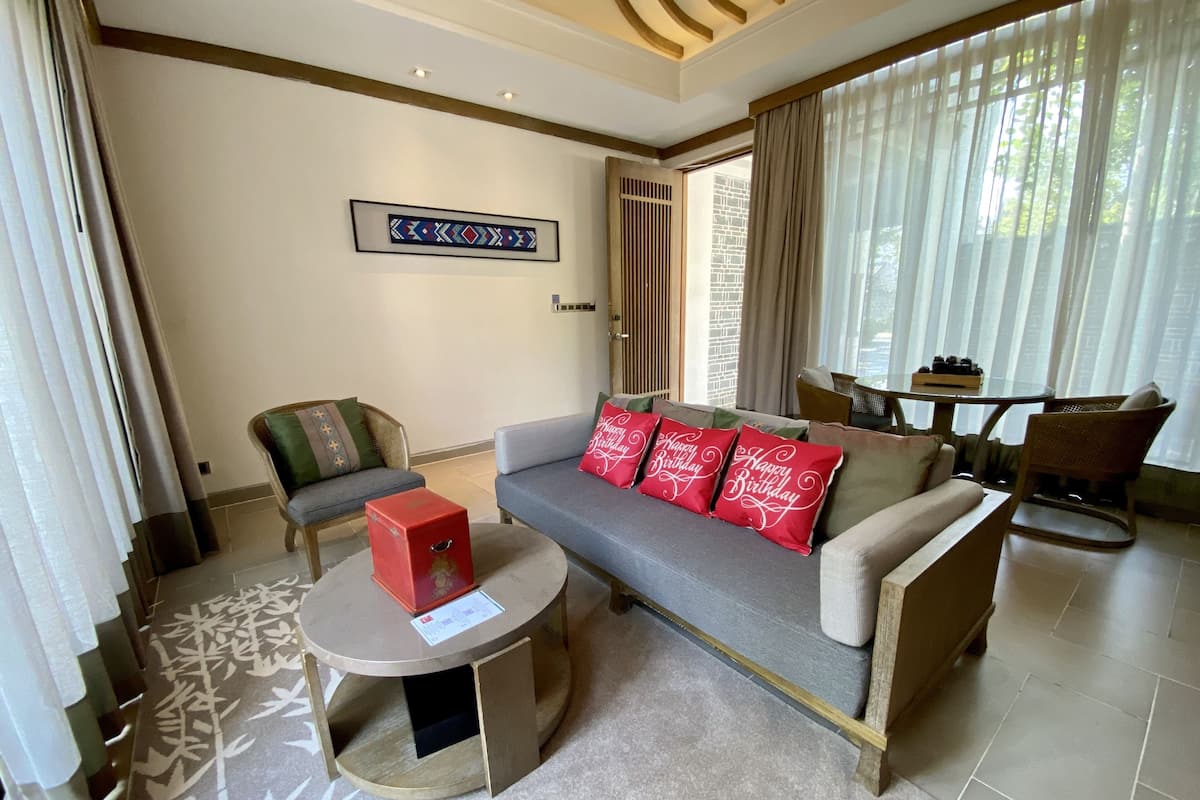 1 bedroom, premium bedding, down duvets, in-room safe