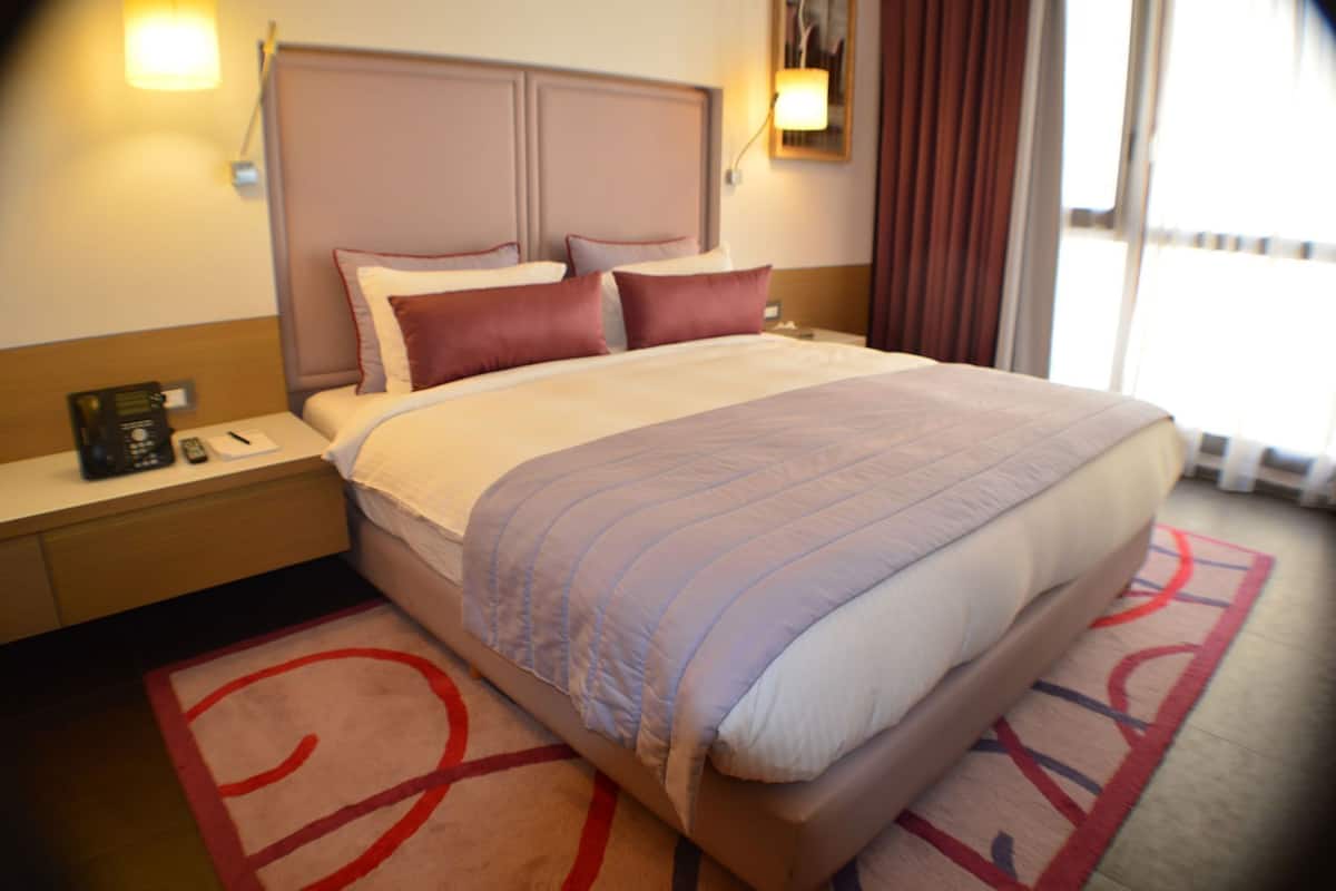 Sábanas italianas Frette, ropa de cama de alta calidad y minibar