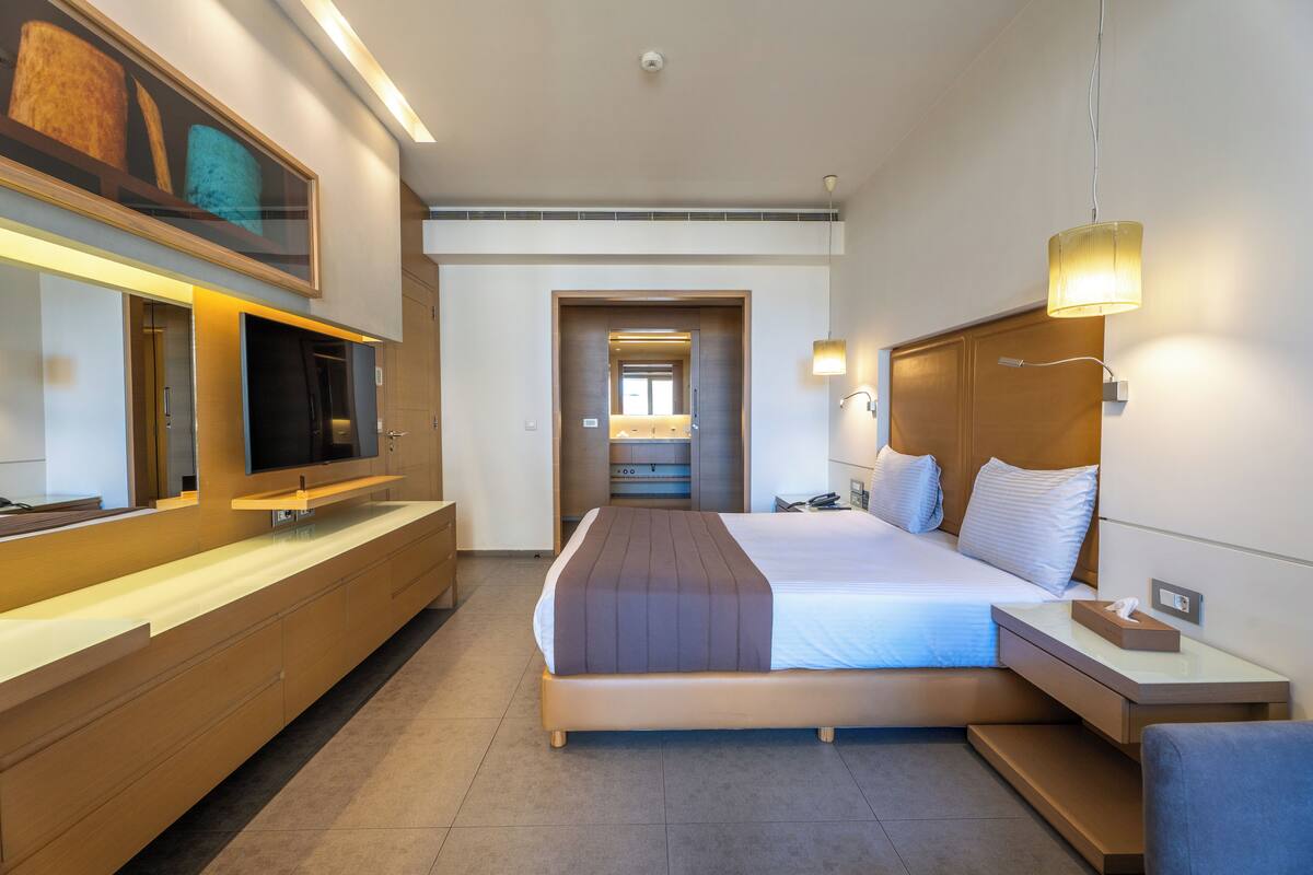 義大利 Frette 床單、高級寢具、迷你吧、客房內保險箱