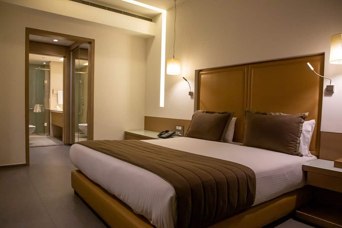 Business Suite | 1 bedroom, Frette Italian sheets, premium bedding, minibar