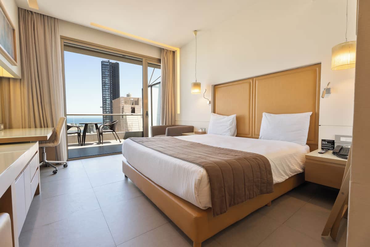 高級雙人房 | 義大利 Frette 床單、高級寢具、迷你吧、客房內保險箱