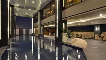 Piscine couverte, piscine extérieure