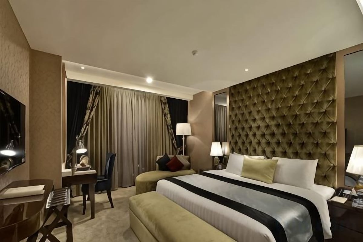Minibar, in-room safe, desk, blackout drapes