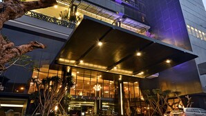 Façade de l’hébergement - soirée/nuit