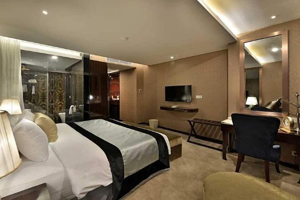 Minibar, in-room safe, desk, blackout drapes