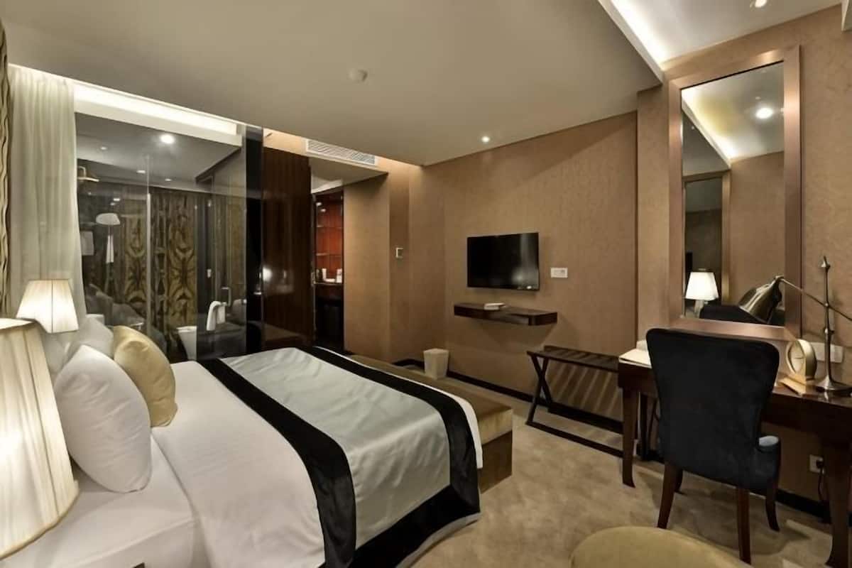 Minibar, in-room safe, desk, blackout curtains