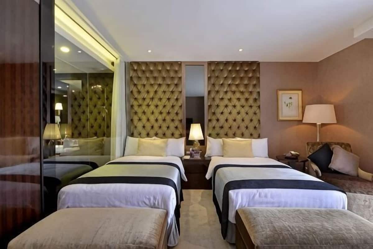 Minibar, in-room safe, desk, blackout curtains