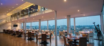 Cloud Hotel & Suites