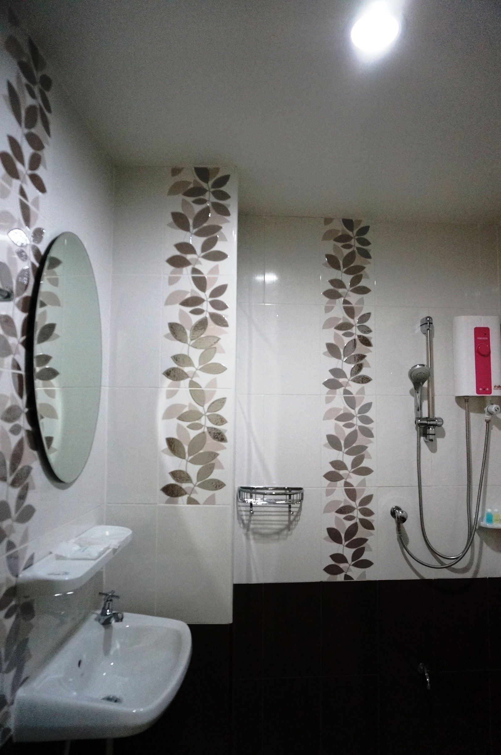 deluxe double room with partial ocean view | bathroom | shower, free toiletries, towels