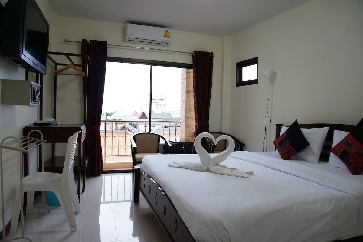 Deluxe Double Room with Partial Ocean View | Peti besi dalam bilik, katil lipat simpan/tambahan, Wi-fi percuma