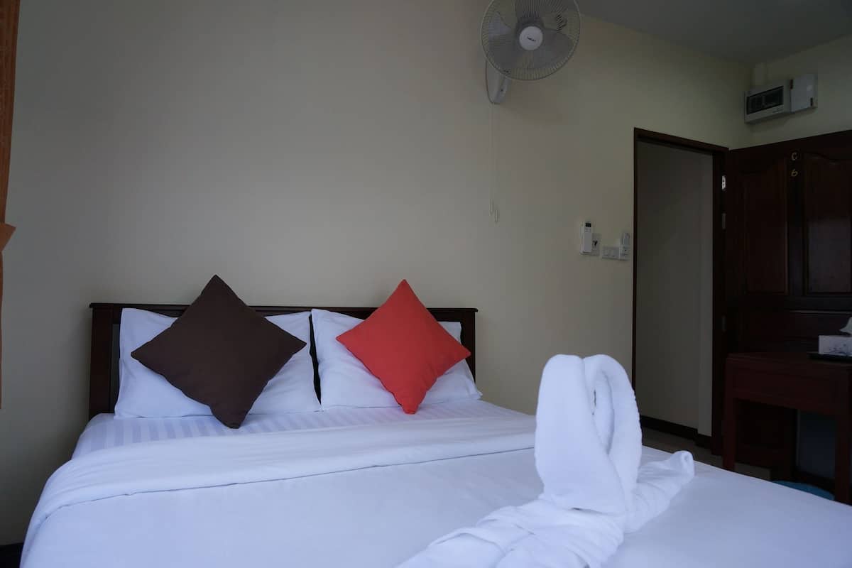 Superior Double Room | Peti besi dalam bilik, katil lipat simpan/tambahan, Wi-fi percuma