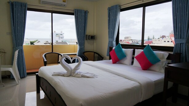 Deluxe Double room with Ocean View | Safe på rommet, ekstrasenger (mot et tillegg) og wi-fi (inkludert)