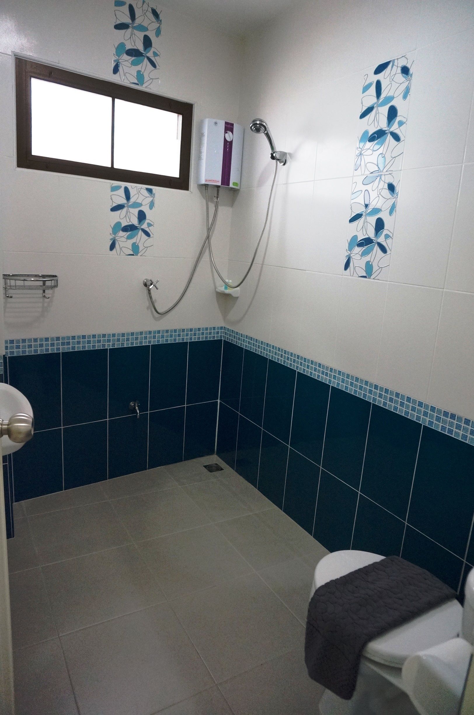 deluxe double room with ocean view | bathroom shower