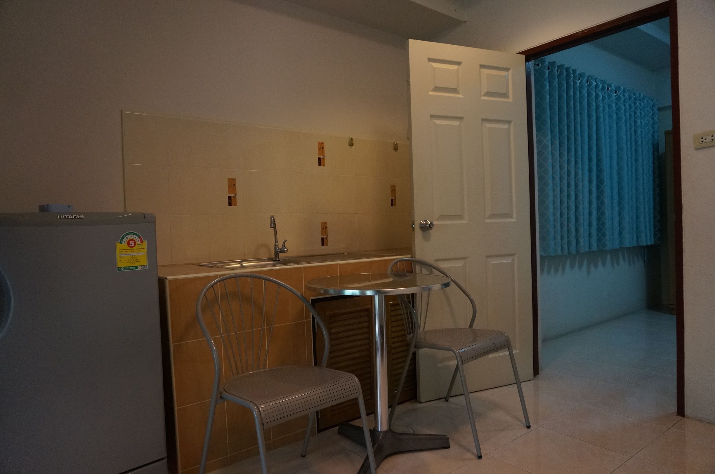 family room 3 pax | in-room dining