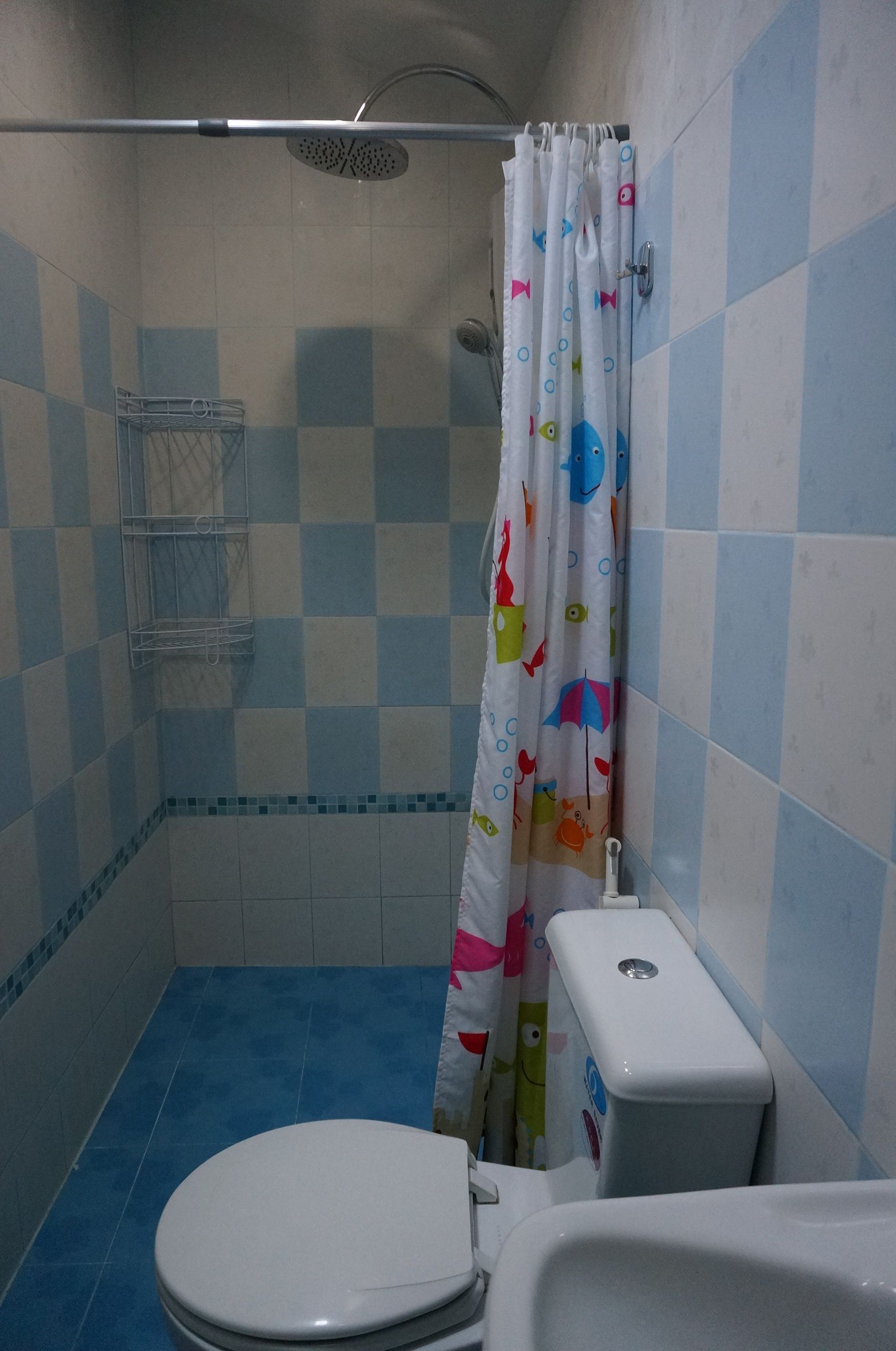 family room 3 pax | bathroom | shower, free toiletries, towels