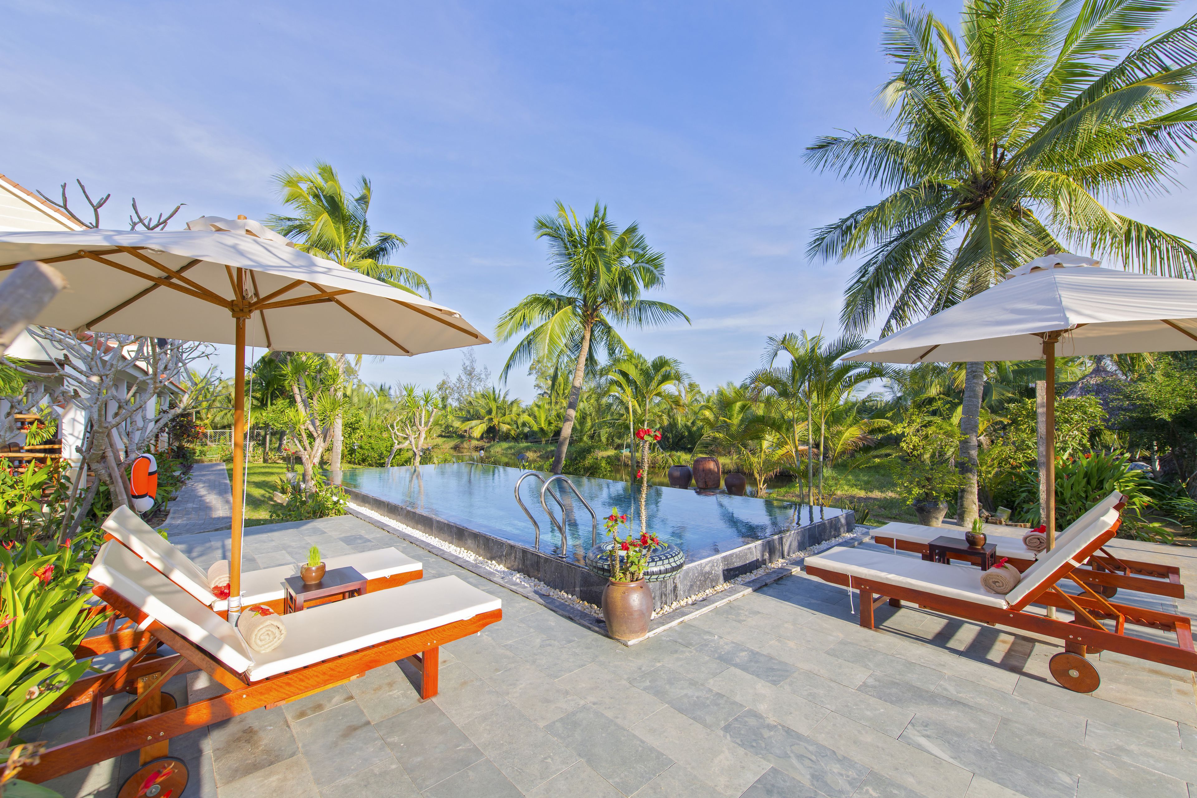 outdoor pool, an infinity pool, pool loungers