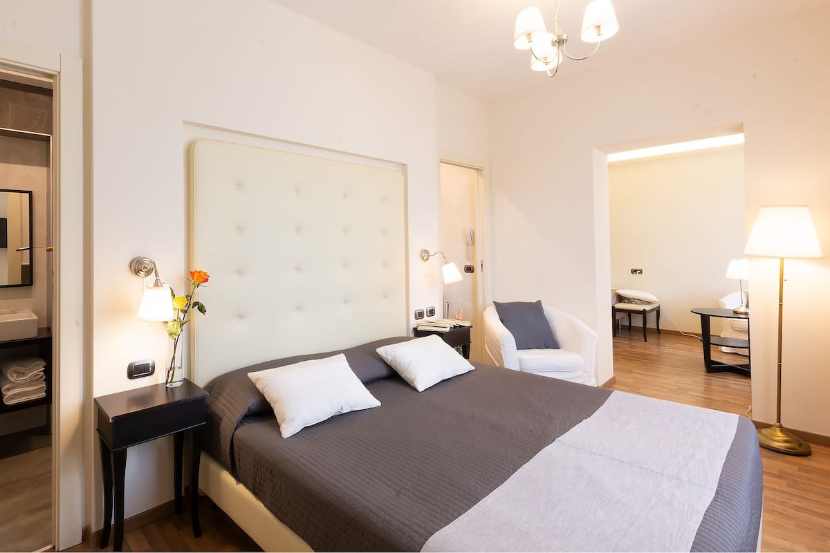 Junior Suite, Non Smoking, Balcony | Minibar, in-room safe, desk, soundproofing