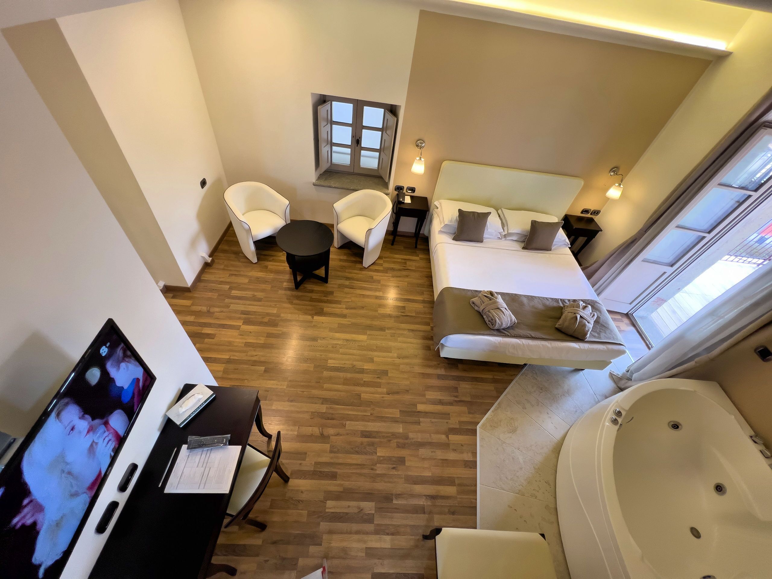 panoramic room, non smoking, terrace | 1 bedroom, minibar, in-room safe, desk
