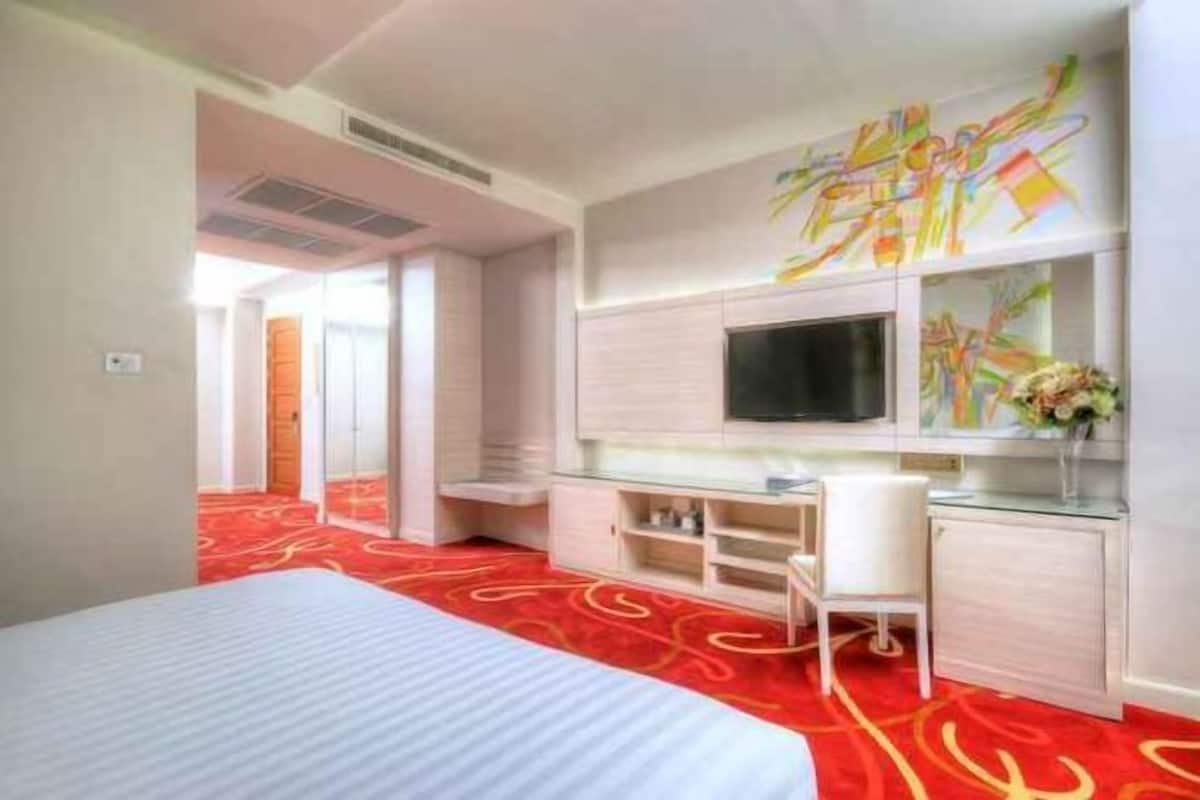 迷你吧、客房内保险箱、免费 WiFi、床单