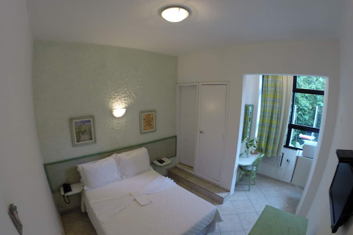 Superior-Doppelzimmer | Zimmersafe, Schreibtisch, kostenloses WLAN, Bettwäsche