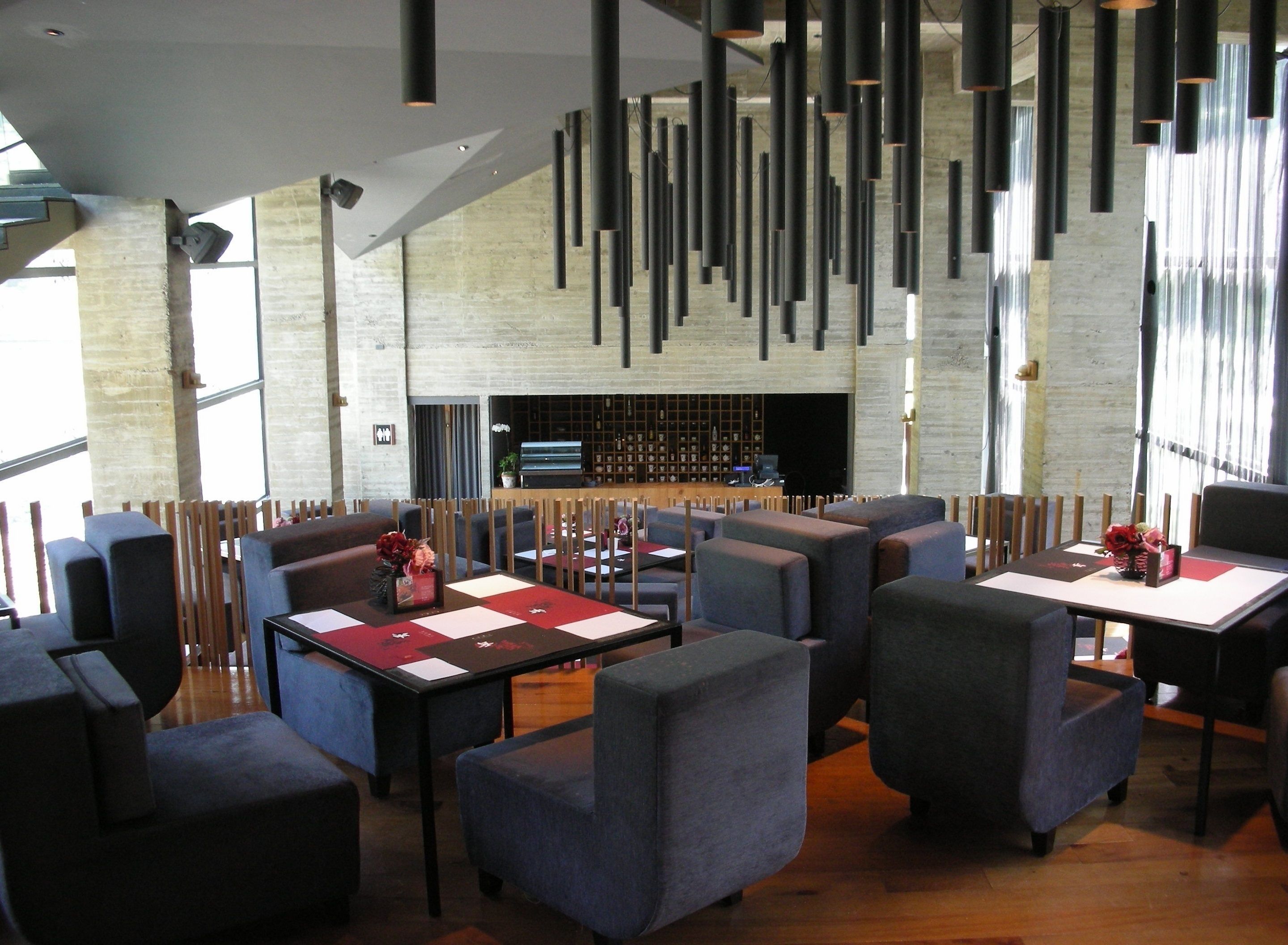 2 restaurants, breakfast, lunch, dinner served; taiwanese cuisine