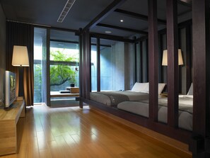 Bộ đồ giường cao cấp, chăn bông, nệm có lớp đệm bông, minibar