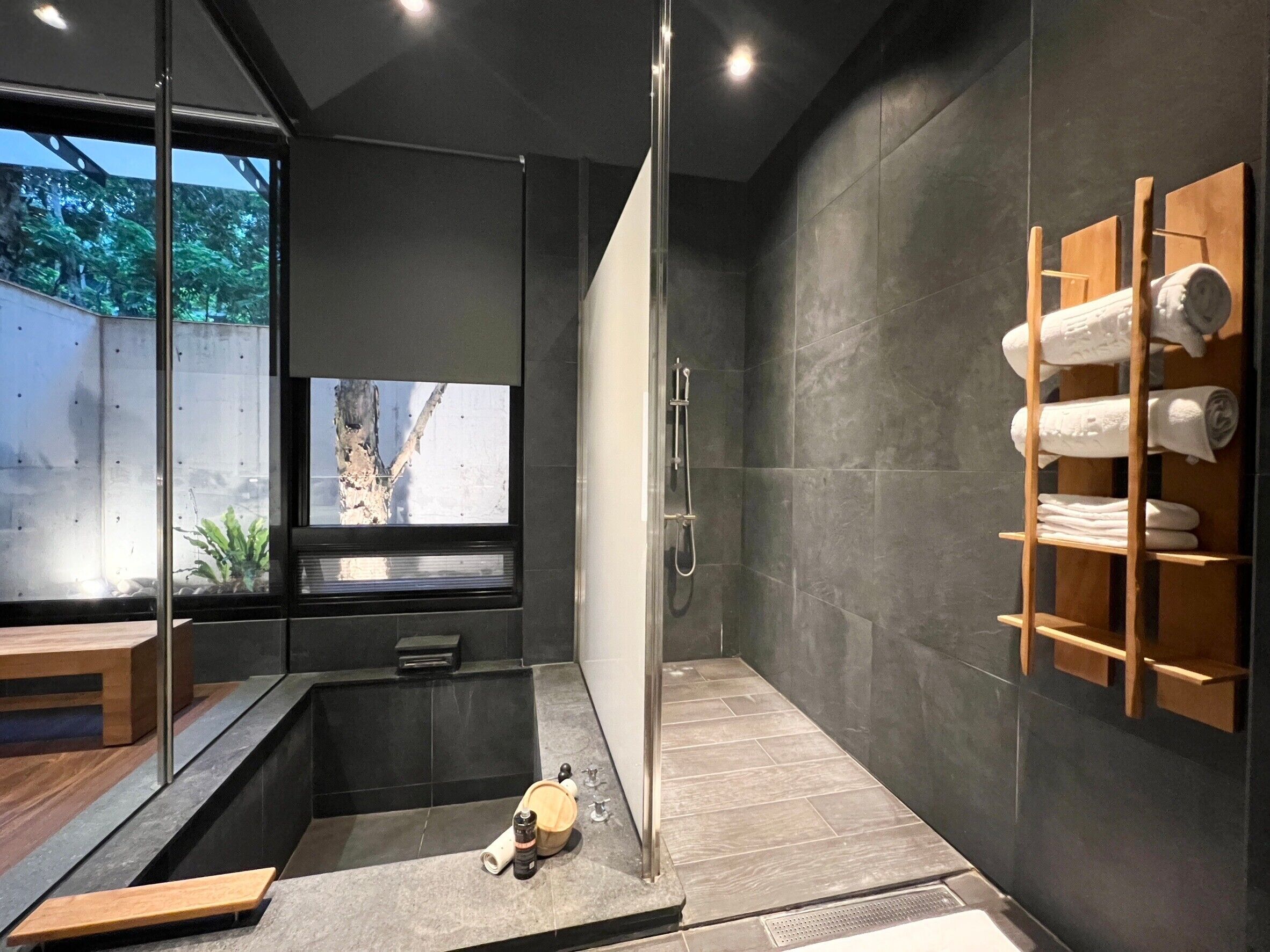 elite double room, 1 queen bed, non smoking, no windows | bathroom | spring water bathtub, designer toiletries, hair dryer, bathrobes