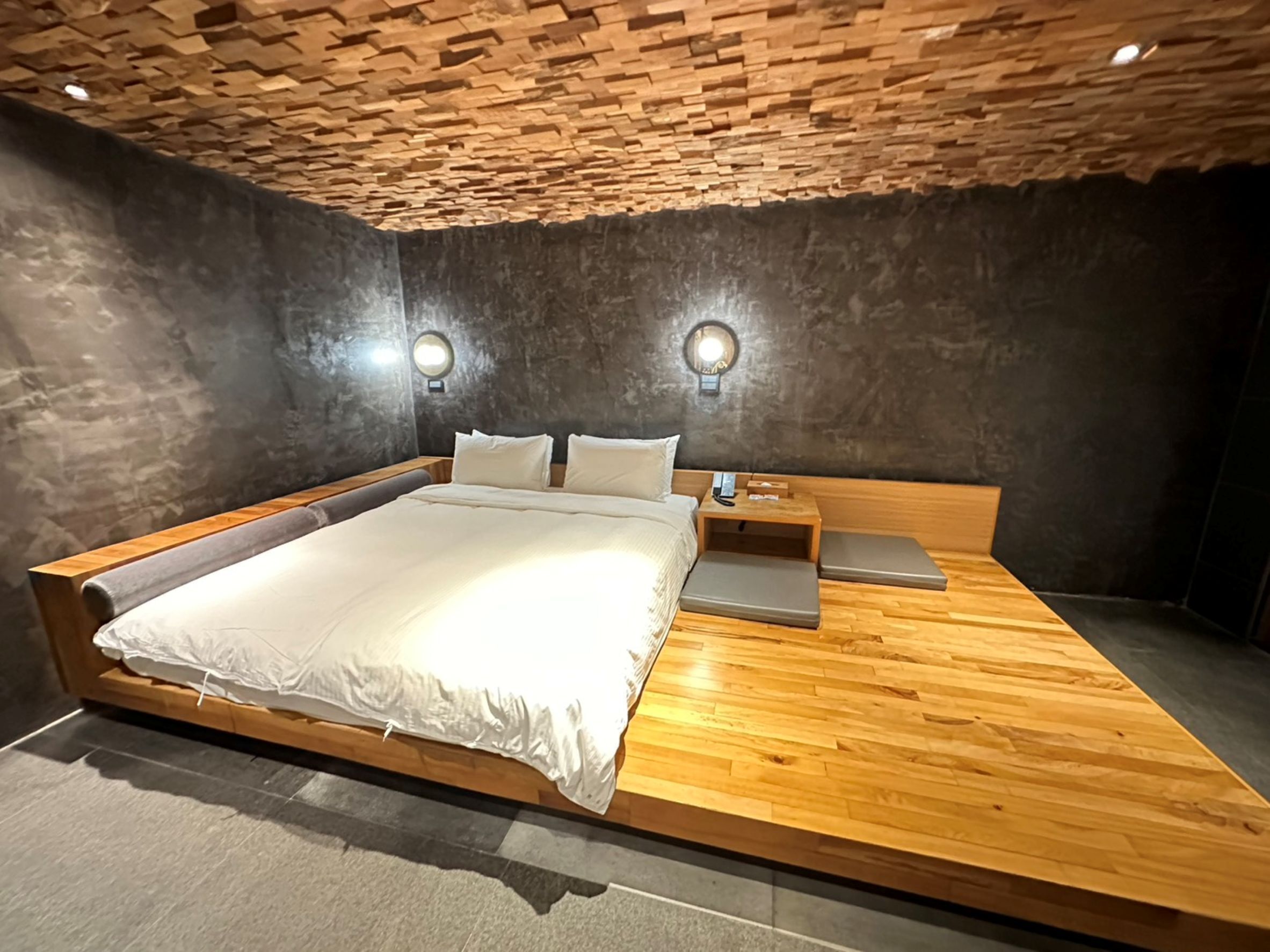 Phòng đôi trăng mật, 1 giường cỡ queen, không hút thuốc, không cửa sổ | Bộ đồ giường cao cấp, chăn bông, nệm có lớp đệm bông, minibar 