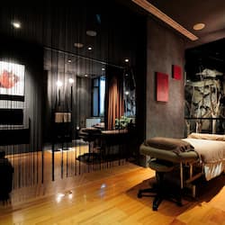 Couples treatment room(s), hot tub, steam room