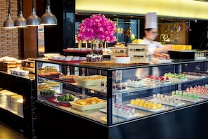3 restaurants, breakfast, lunch, dinner served; Asian cuisine - Angsana Xi'an Lintong (Xi'an)
