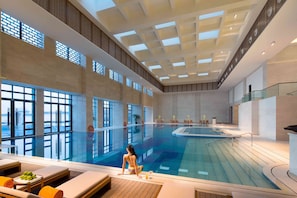 Indoor pool, outdoor pool, pool umbrellas, pool loungers - Angsana Xi'an Lintong (Xi'an)